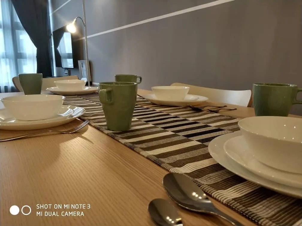 아파트 Ekocheras Luxury Duplex House 쿠알라룸푸르